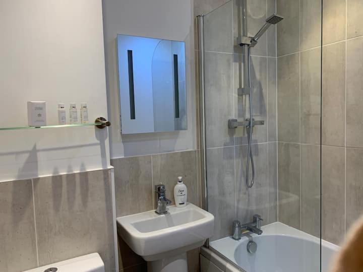 Modern City Centre Apartment Portsmouth Exterior photo