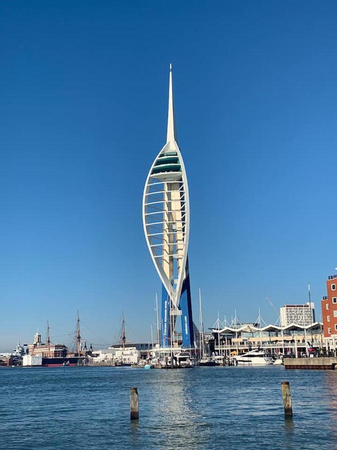 Modern City Centre Apartment Portsmouth Exterior photo