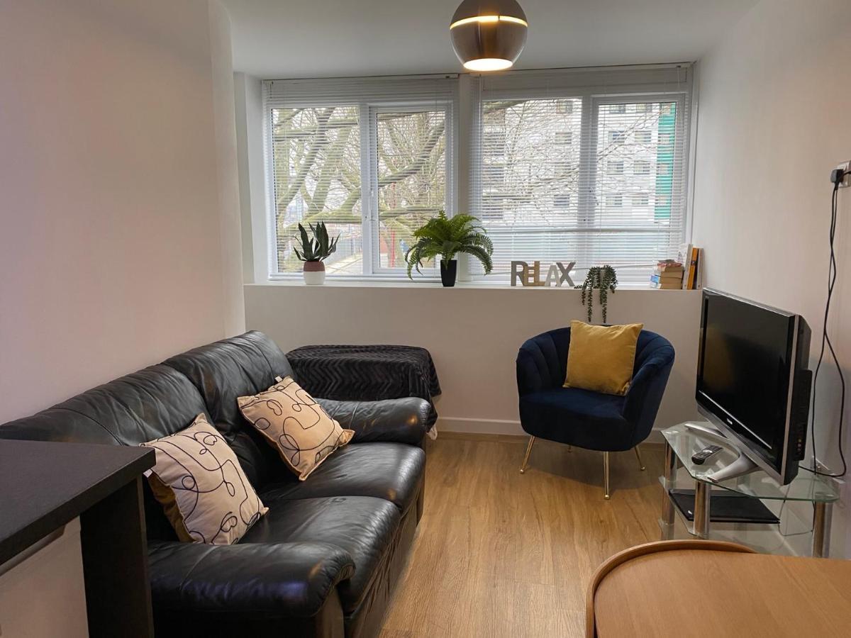 Modern City Centre Apartment Portsmouth Exterior photo
